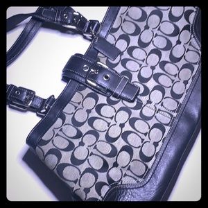 Coach - signature C Hampton Shoulder Bag